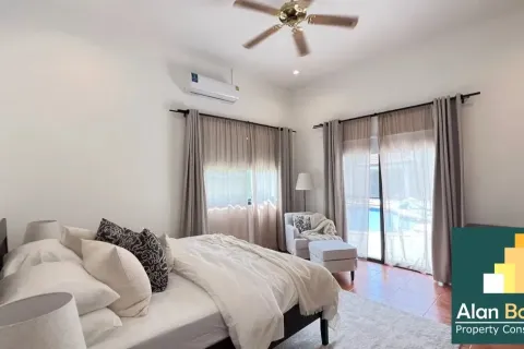Casa de 4 dormitorios en Pattaya, Tailandia № 211014 - foto 6
