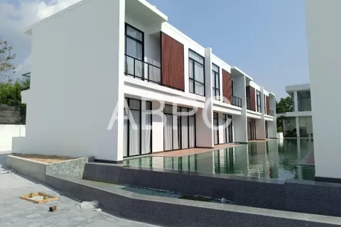 Townhouse in Pattaya, Thailand 4 bedrooms № 211013