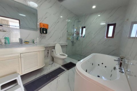 House in Kathu, Thailand 4 bedrooms № 173699 - photo 5
