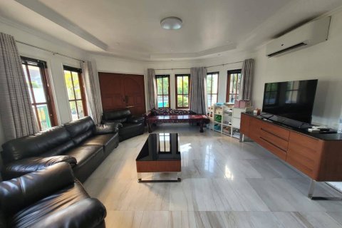 House in Kathu, Thailand 4 bedrooms № 173699 - photo 8