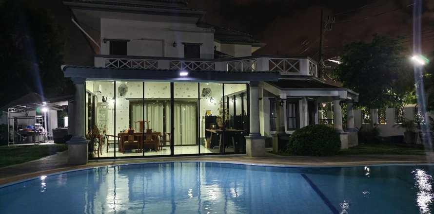 House in Kathu, Thailand 4 bedrooms № 173699