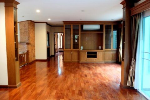 Дом в Чиангмае, Таиланд с 4 спальнями  № 162471