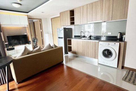 Condo in Watthana, Bangkok, Thailand, 2 bedrooms  № 151265 - photo 8