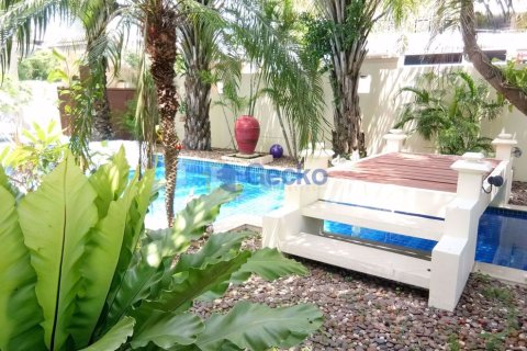 House in Pattaya, Thailand 4 bedrooms № 197145 - photo 27