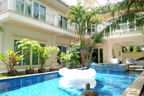 House in Pattaya, Thailand 4 bedrooms № 197145 - photo 3