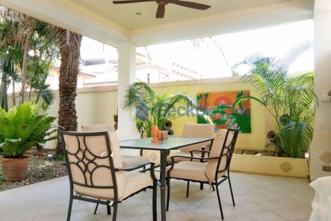 House in Pattaya, Thailand 4 bedrooms № 197145 - photo 24