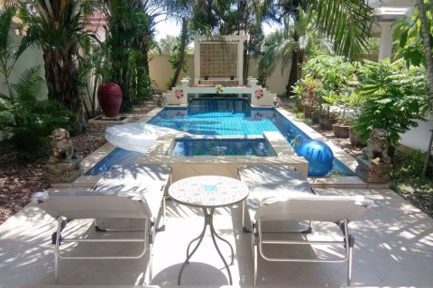 House in Pattaya, Thailand 4 bedrooms № 197145 - photo 2