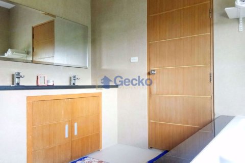 House in Pattaya, Thailand 4 bedrooms № 197145 - photo 16