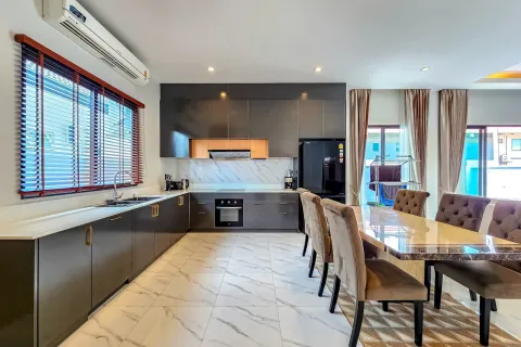 House in Pattaya, Thailand 3 bedrooms № 156735 - photo 8