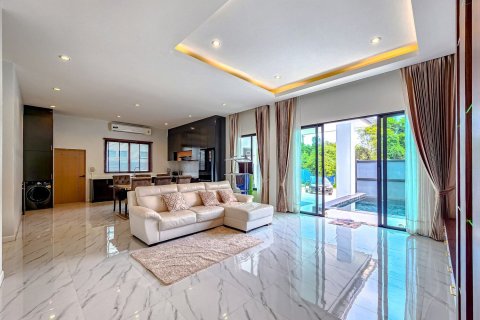 House in Pattaya, Thailand 3 bedrooms № 156735 - photo 10