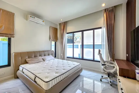 House in Pattaya, Thailand 3 bedrooms № 156735 - photo 17