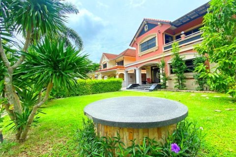 Casa de 3 dormitorios en Pattaya, Tailandia № 223004