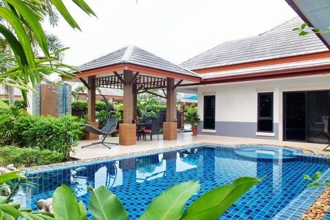 Casa de 3 dormitorios en Pattaya, Tailandia № 223005