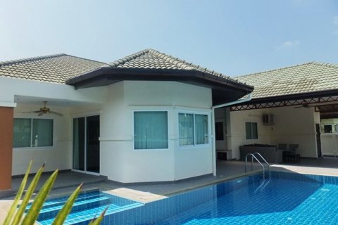 Casa de 4 dormitorios en Pattaya, Tailandia № 223009