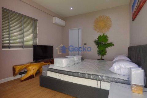 House in Pattaya, Thailand 3 bedrooms № 196574 - photo 14