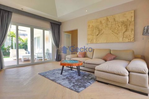 House in Pattaya, Thailand 3 bedrooms № 196574 - photo 16