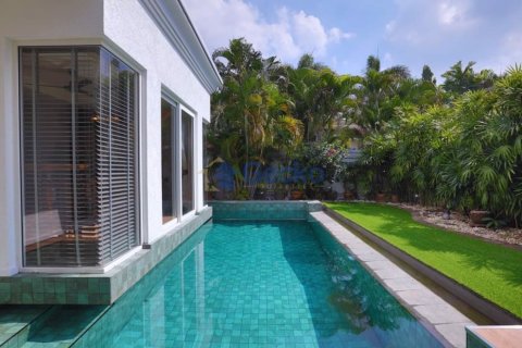 House in Pattaya, Thailand 3 bedrooms № 196574 - photo 2