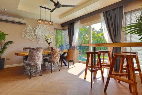 House in Pattaya, Thailand 3 bedrooms № 196574 - photo 7