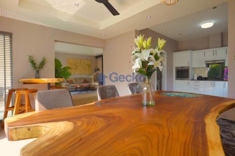 House in Pattaya, Thailand 3 bedrooms № 196574 - photo 10