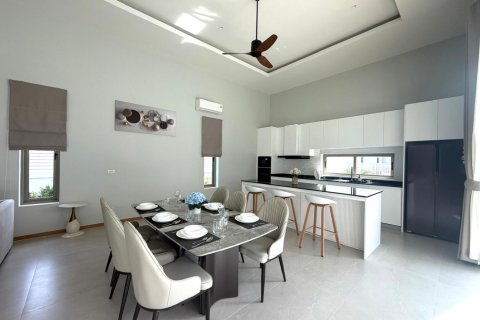 Villa in Hua Hin, Thailand 4 Schlafzimmer № 222505 - Foto 3