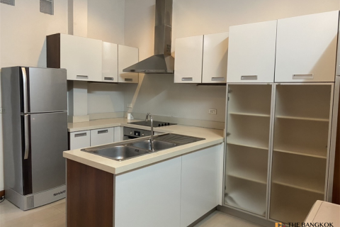 House in Bangkok, Thailand 4 bedrooms № 190438