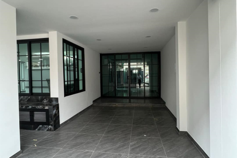 Townhouse in Bangkok, Thailand 6 bedrooms № 190443