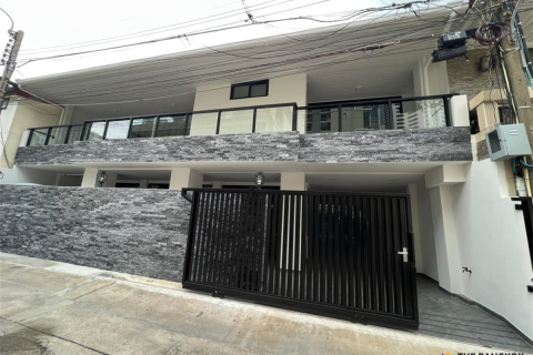 Townhouse in Bangkok, Thailand 6 bedrooms № 190443 - photo 4