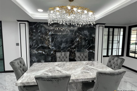 Townhouse in Bangkok, Thailand 6 bedrooms № 190443 - photo 3