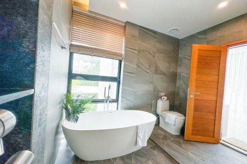 Villa in Ko Samui, Thailand 4 bedrooms № 136616 - photo 18