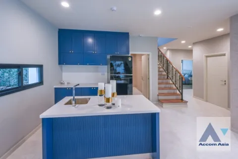 Haus in Samut Prakan, Thailand 4 Schlafzimmer № 215875 - Foto 14