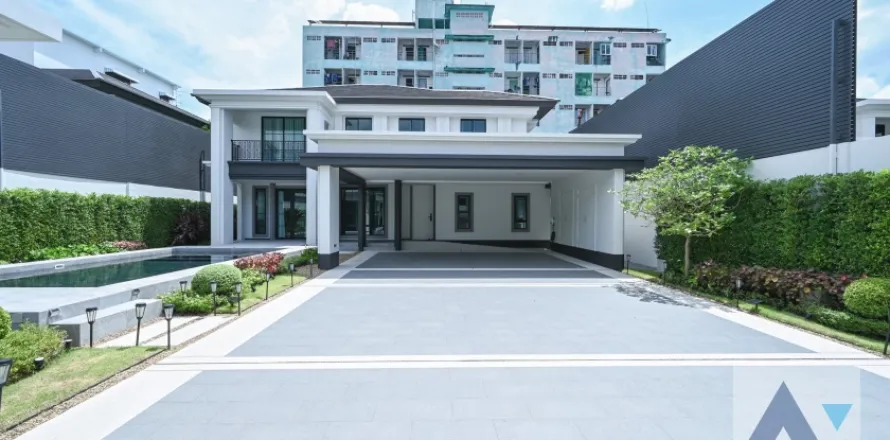 Haus in Samut Prakan, Thailand 4 Schlafzimmer № 215875