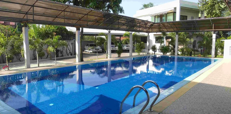 Maison à Pak Kret, Thaïlande 5 chambres № 148584