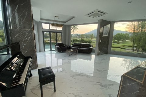 Villa in Kathu, Thailand 3 bedrooms № 152690 - photo 1