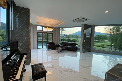 Villa in Kathu, Thailand 3 bedrooms № 152690 - photo 12