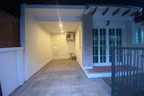 Таунхаус в Нонтхабури, Таиланд с 3 спальнями № 157077 - фото 3