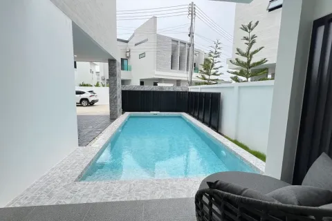 House in Pattaya, Thailand 5 bedrooms № 220555