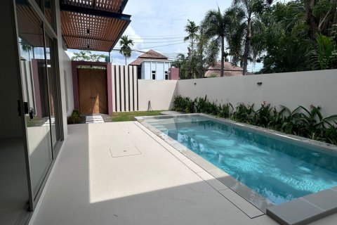 Villa in Phuket, Thailand 3 bedrooms № 139143 - photo 1