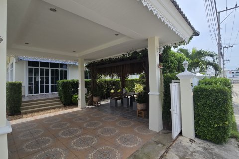 House in Hua Hin, Thailand 3 bedrooms № 155002 - photo 1