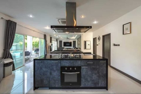 Villa in Phuket, Thailand 4 bedrooms № 155005 - photo 21