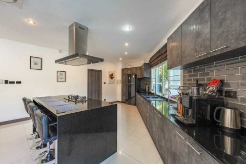 Villa in Phuket, Thailand 4 bedrooms № 155005 - photo 3