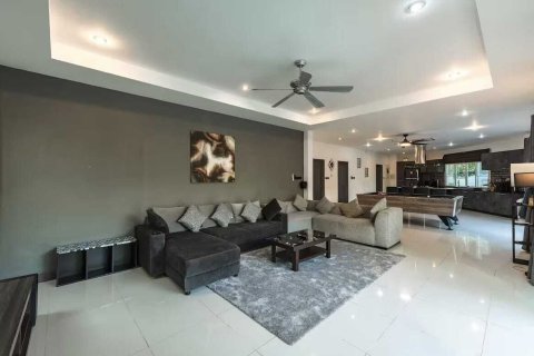 Villa in Phuket, Thailand 4 bedrooms № 155005 - photo 4