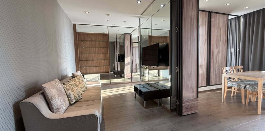 Condo in Khlong Toei, Bangkok, Thailand, 2 bedrooms  № 173616