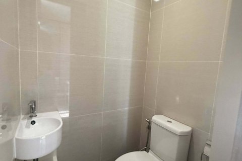 Condo in Khlong Toei, Bangkok, Thailand, 2 bedrooms  № 173616 - photo 10