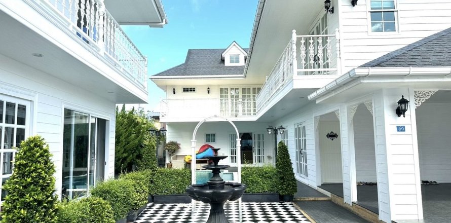 Villa in Phuket, Thailand 5 bedrooms № 173612