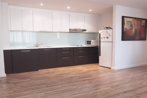 Condo à Phra Khanong, Bangkok, Thaïlande, 2 chambres  № 143543 - photo 2