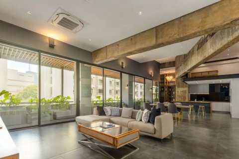 Condo in Bangkok, Thailand, 3 bedrooms  № 143082 - photo 2