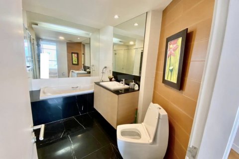 Condo à Sathon, Bangkok, Thaïlande, 2 chambres  № 143084 - photo 9