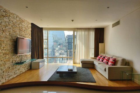 Condo in Bangkok, Thailand, 3 bedrooms  № 143347 - photo 1