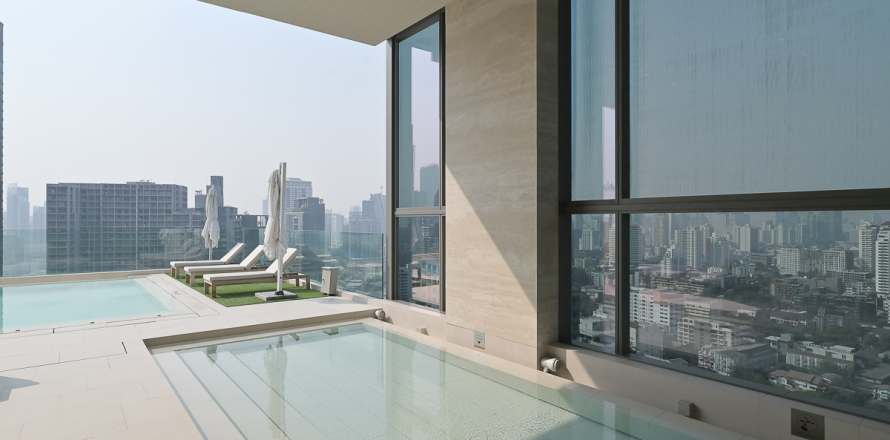 Condo in Bangkok, Thailand, 2 bedrooms  № 190178