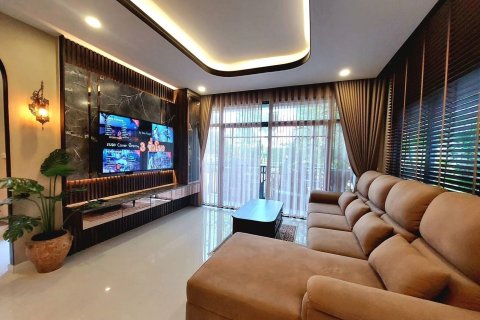 Maison à Lat Krabang, Bangkok, Thaïlande 4 chambres № 155118 - photo 2